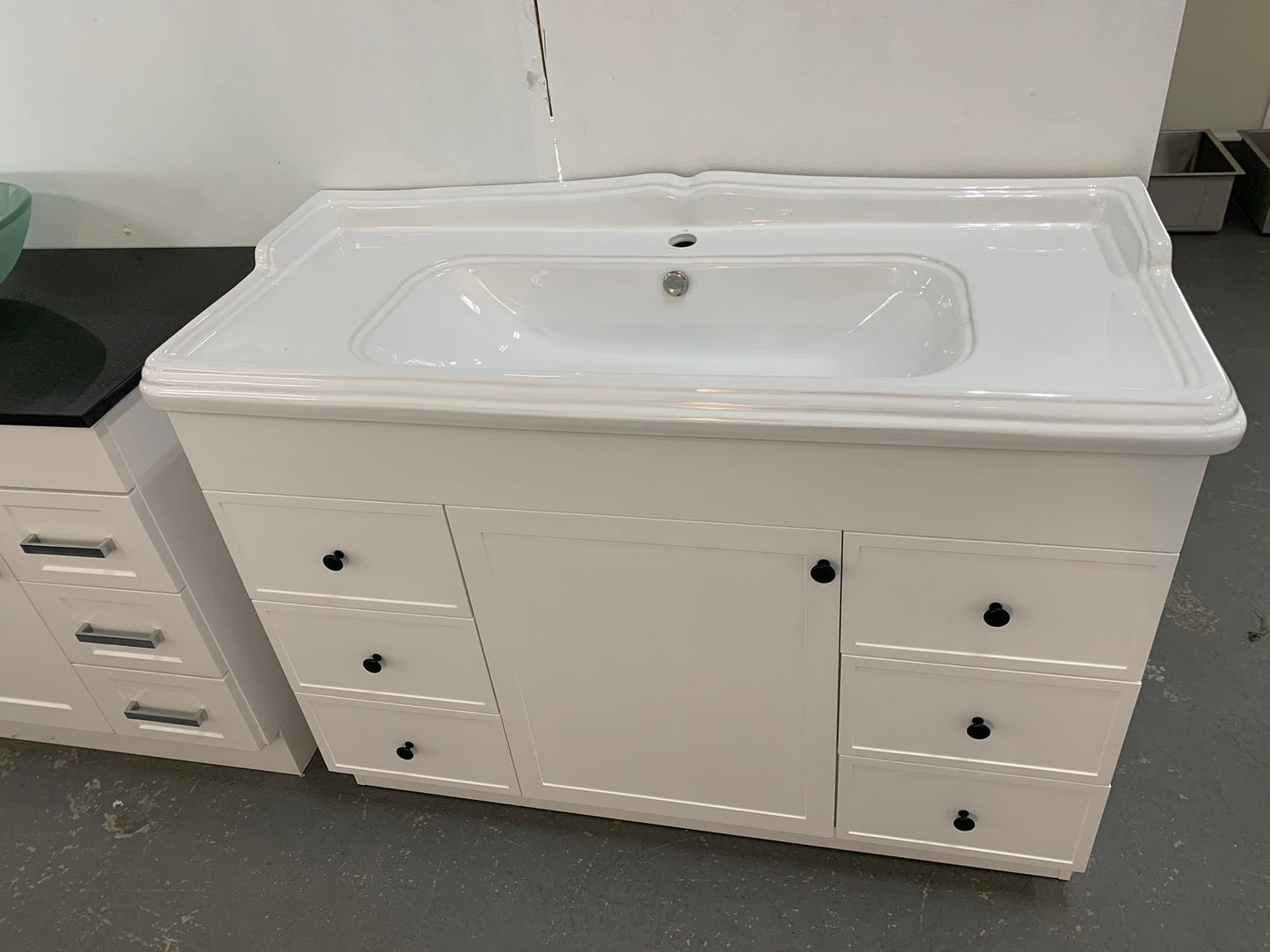 Hampton Style Bathroom Vanity Arthur