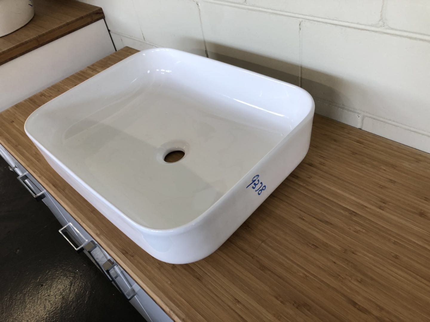 Above Counter Ceramic Washing Basin